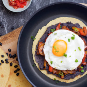 Tortilla mit Bohnenpüree, Paprika und Ei